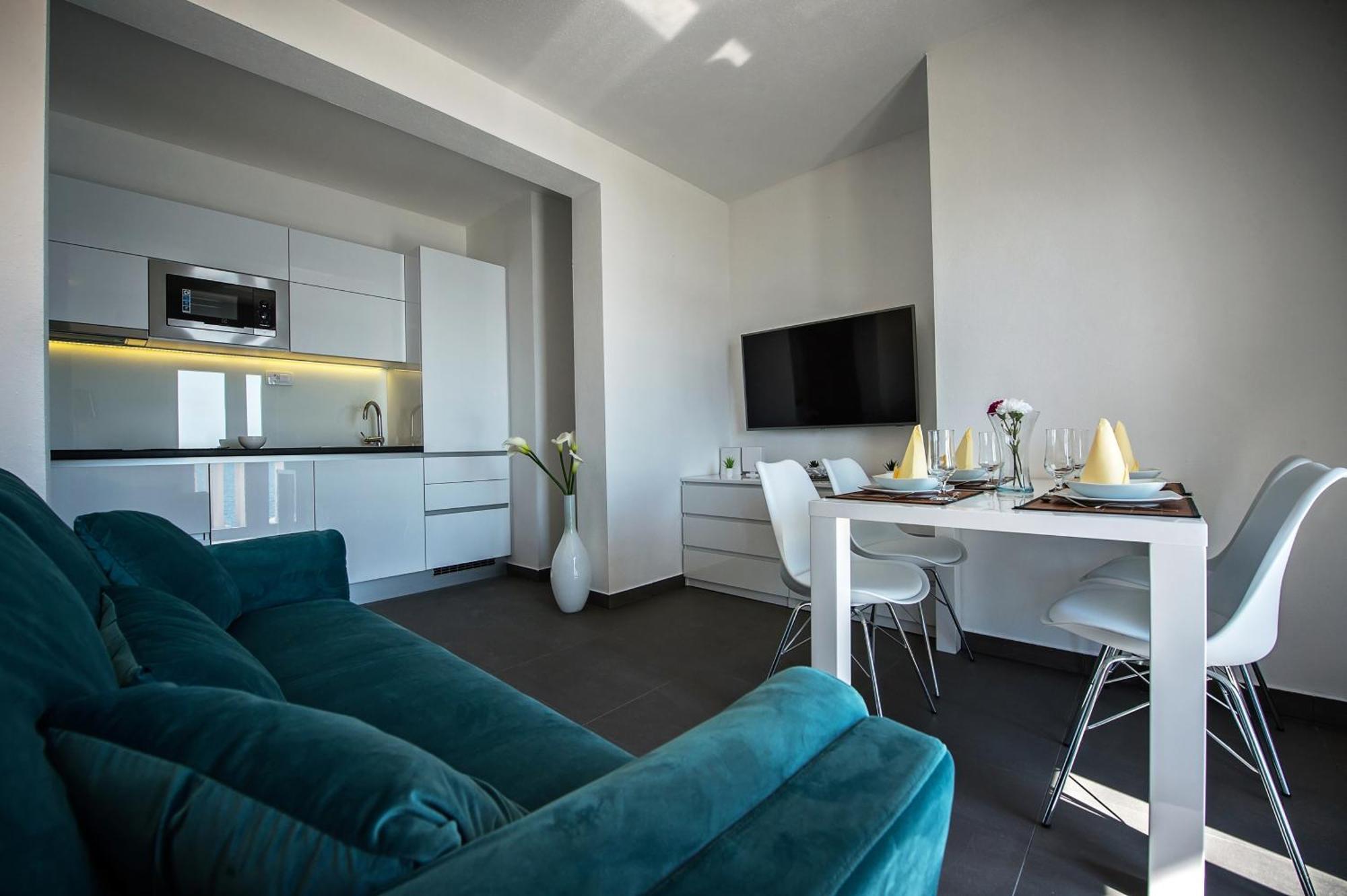 Seaside Apartments With A Swimming Pool Zecevo Rtic, Rogoznica - 8366 Rom bilde